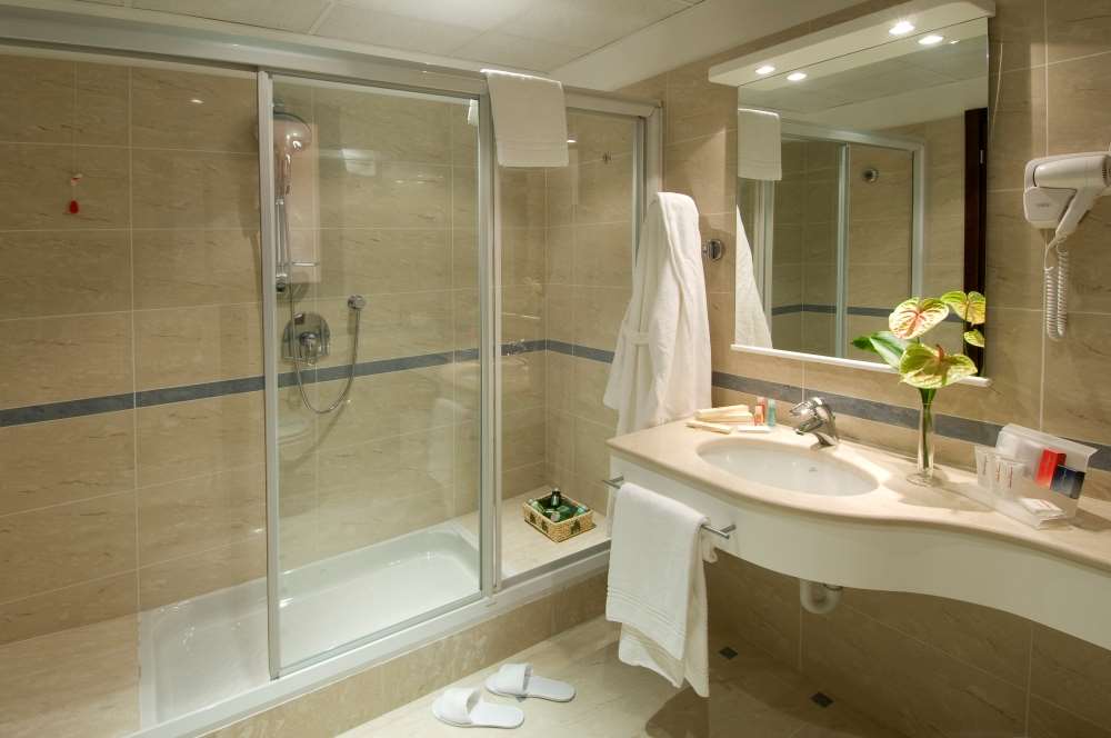AS HOTEL CAMBIAGO-guestroom-Guest Room,Bathroom,On-Site.jpg