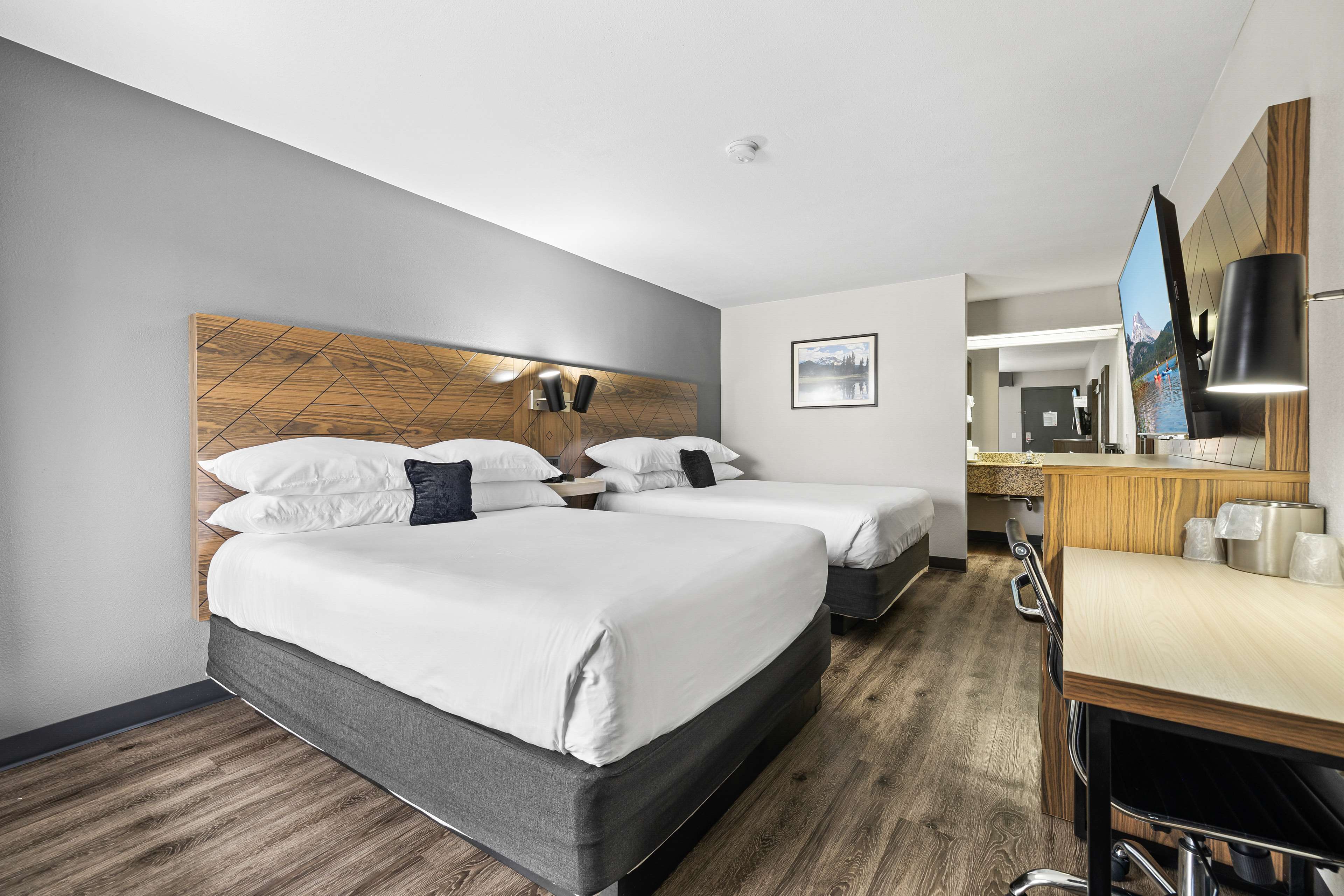 Two Queen Beds image