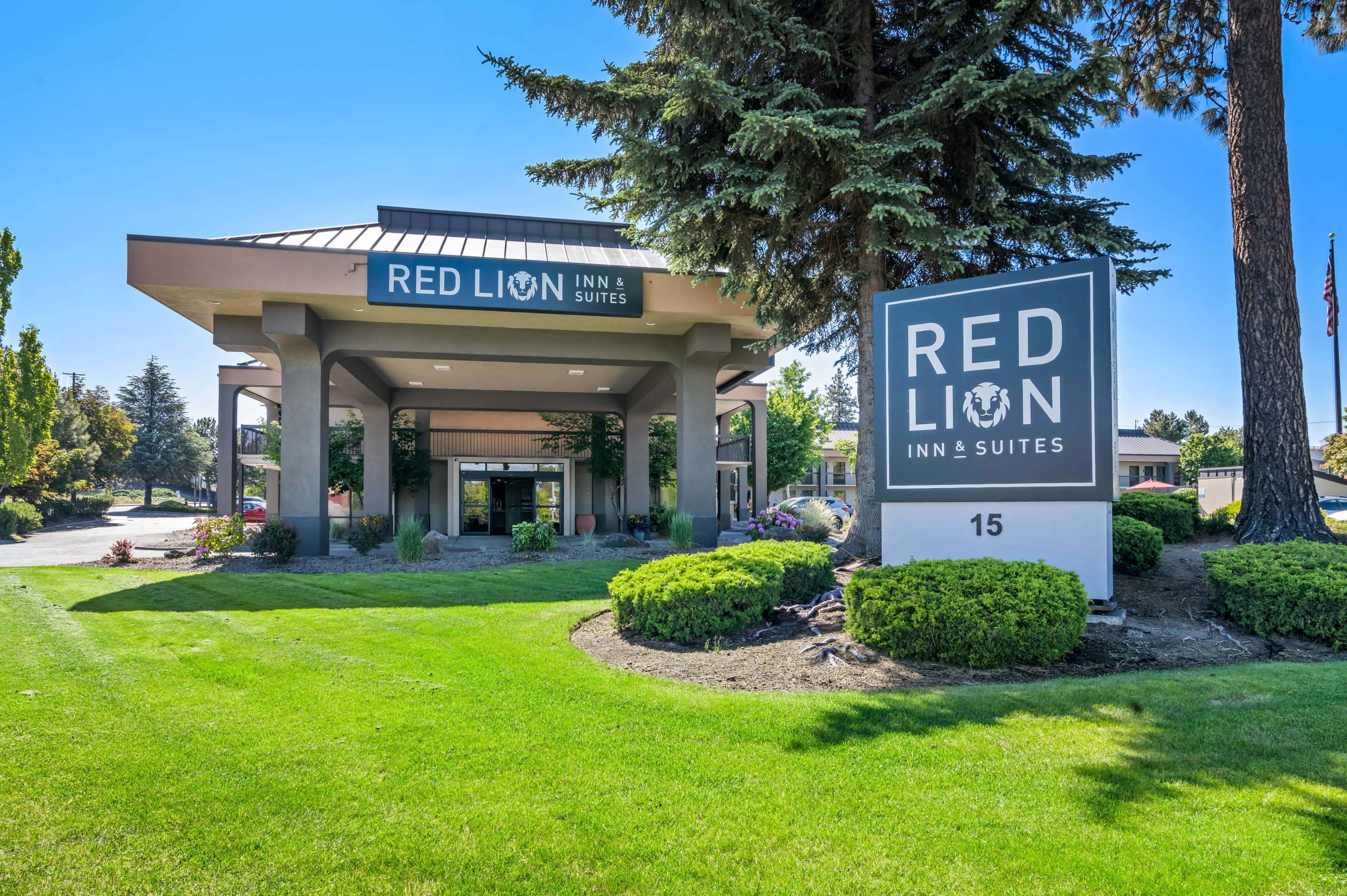 RLIS Deschutes River Bend Exterior