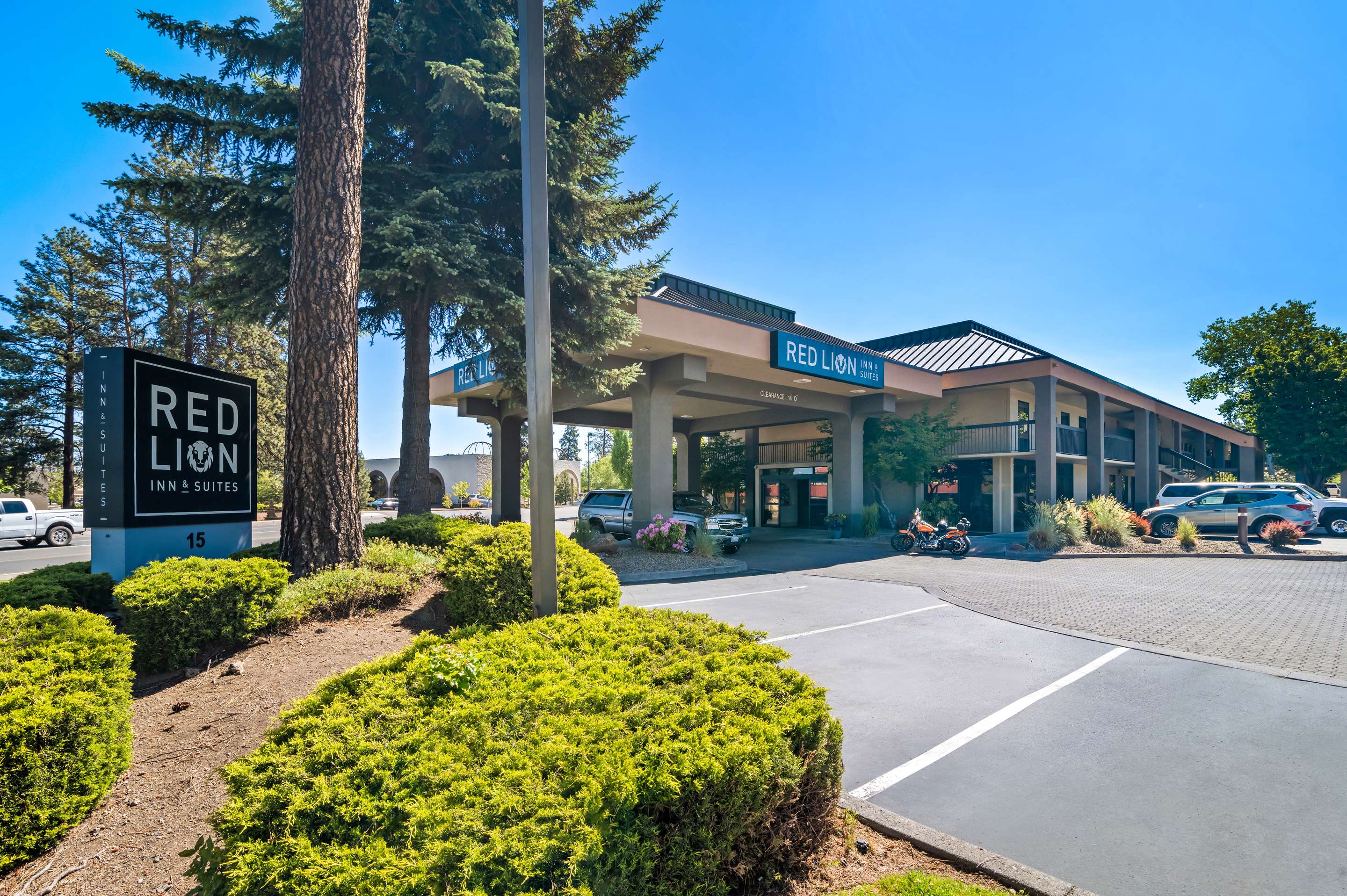 RLIS Deschutes River Bend Exterior