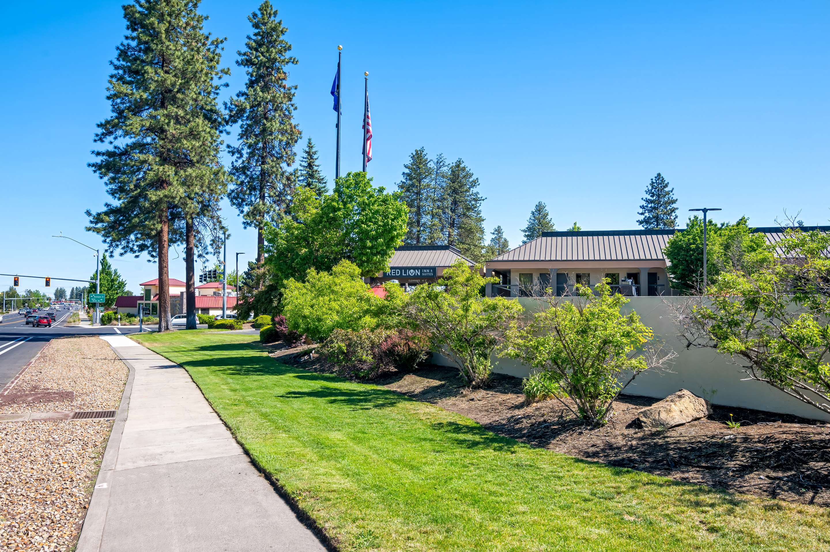 RLIS Deschutes River Bend Exterior