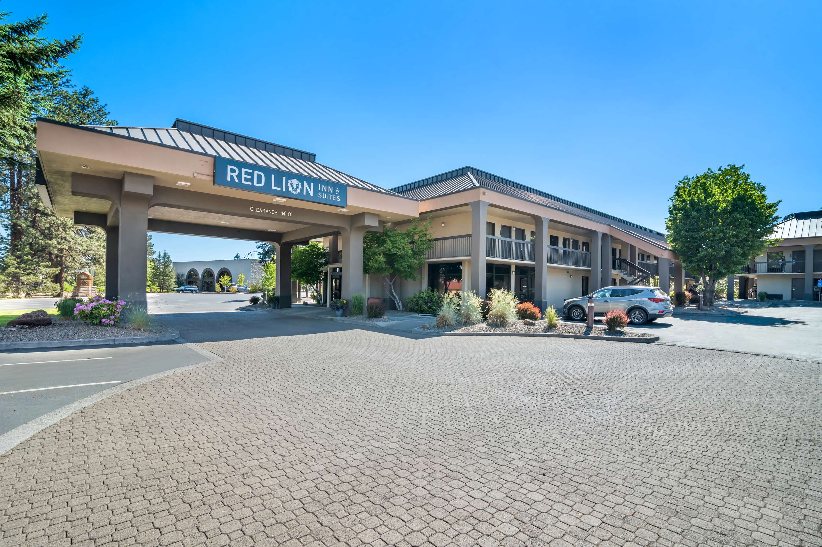 RLIS Deschutes River Bend Exterior