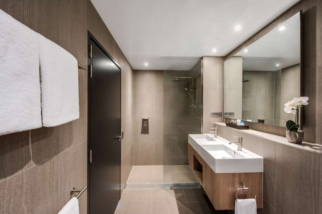 Vibe North Sydney-guestroom-Guest Room,Bathroom,On-Site.jpg