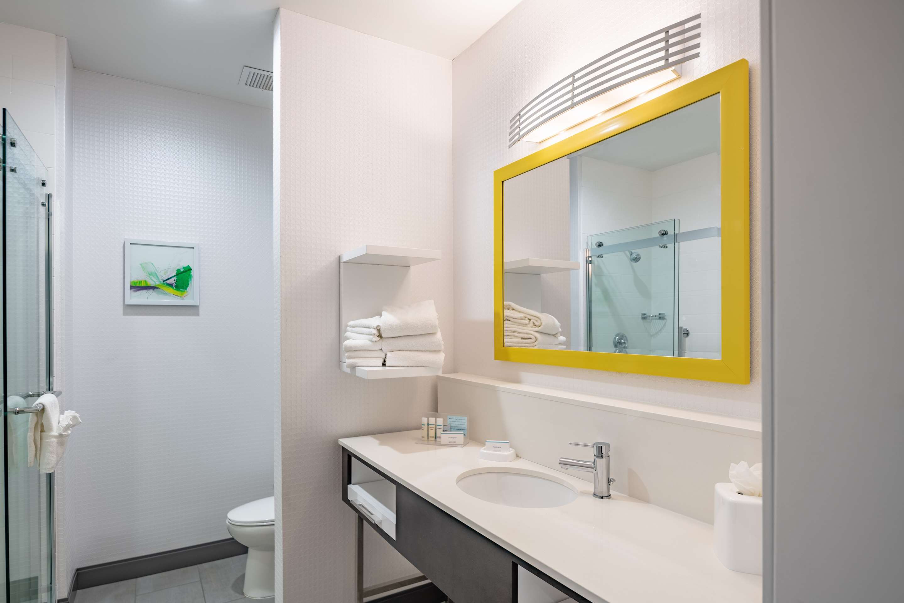 Guest room bath