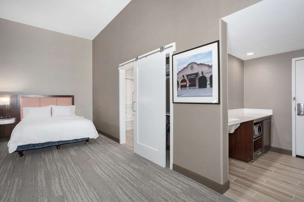 Hampton Inn & Suites North Logan, UT Room Type - 2QN MOB/HEAR ACC W/TUB NS