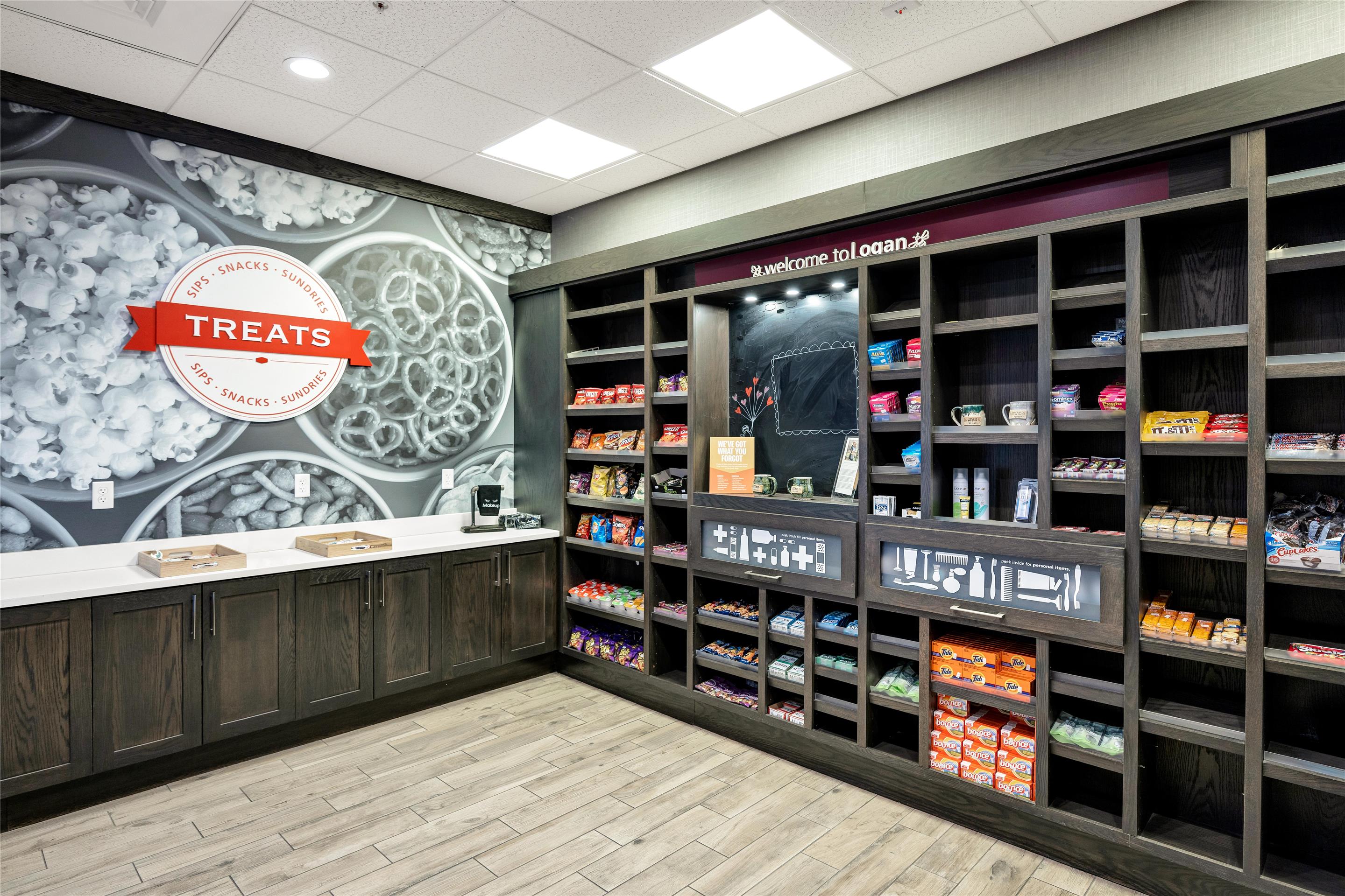 Restaurant | Hampton Inn & Suites Logan