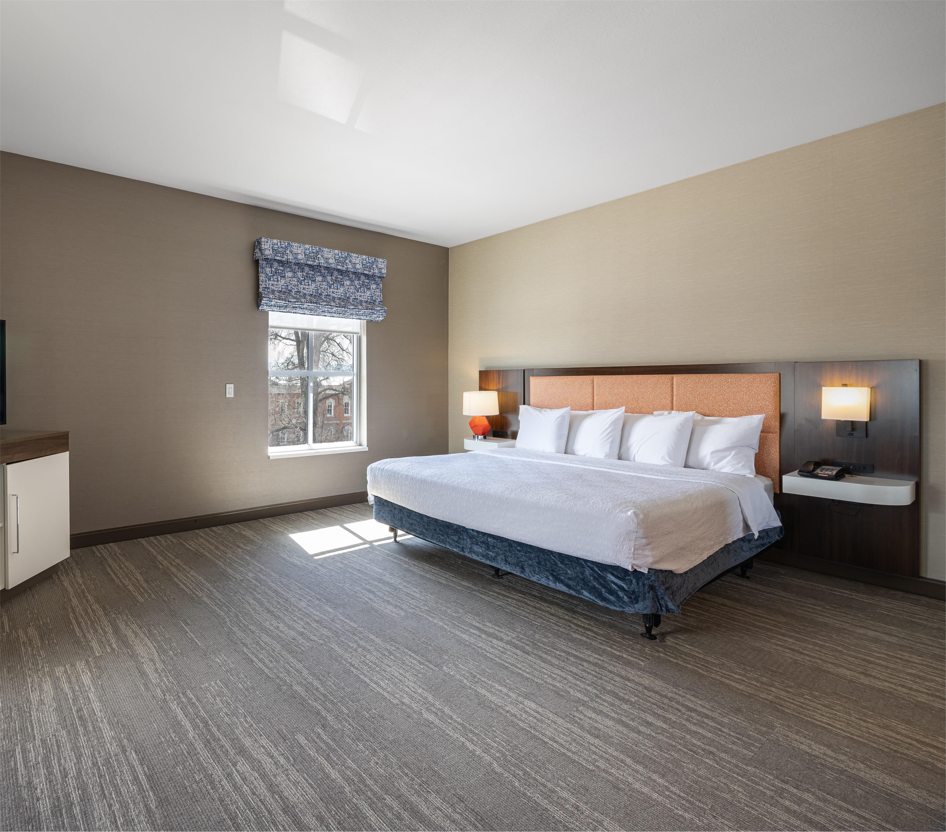 Hampton Inn & Suites North Logan, UT Room Type - 1KN ACC RI SHWR STE BAL NS