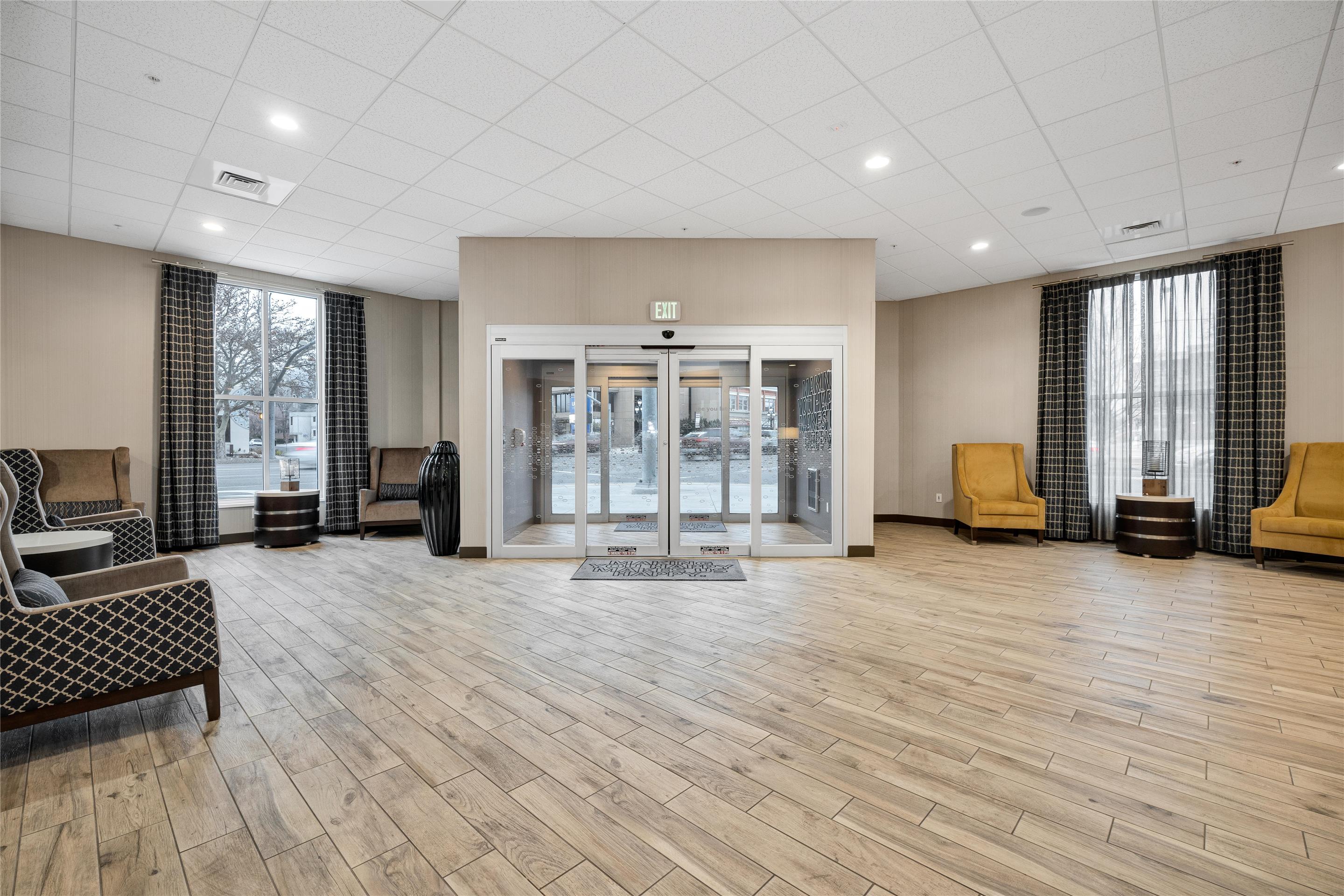Lobby | Hampton Inn & Suites Logan