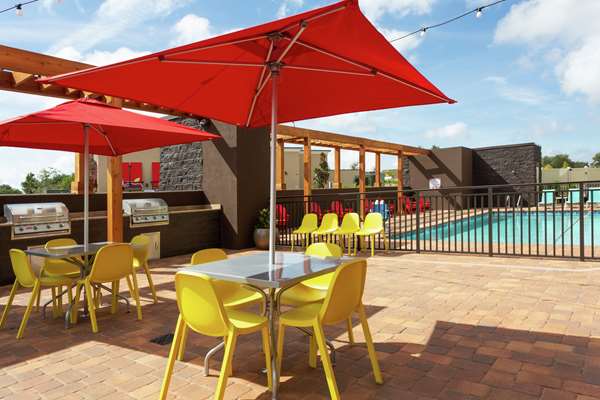 Pool - Home2 Suites by Hilton Clermont