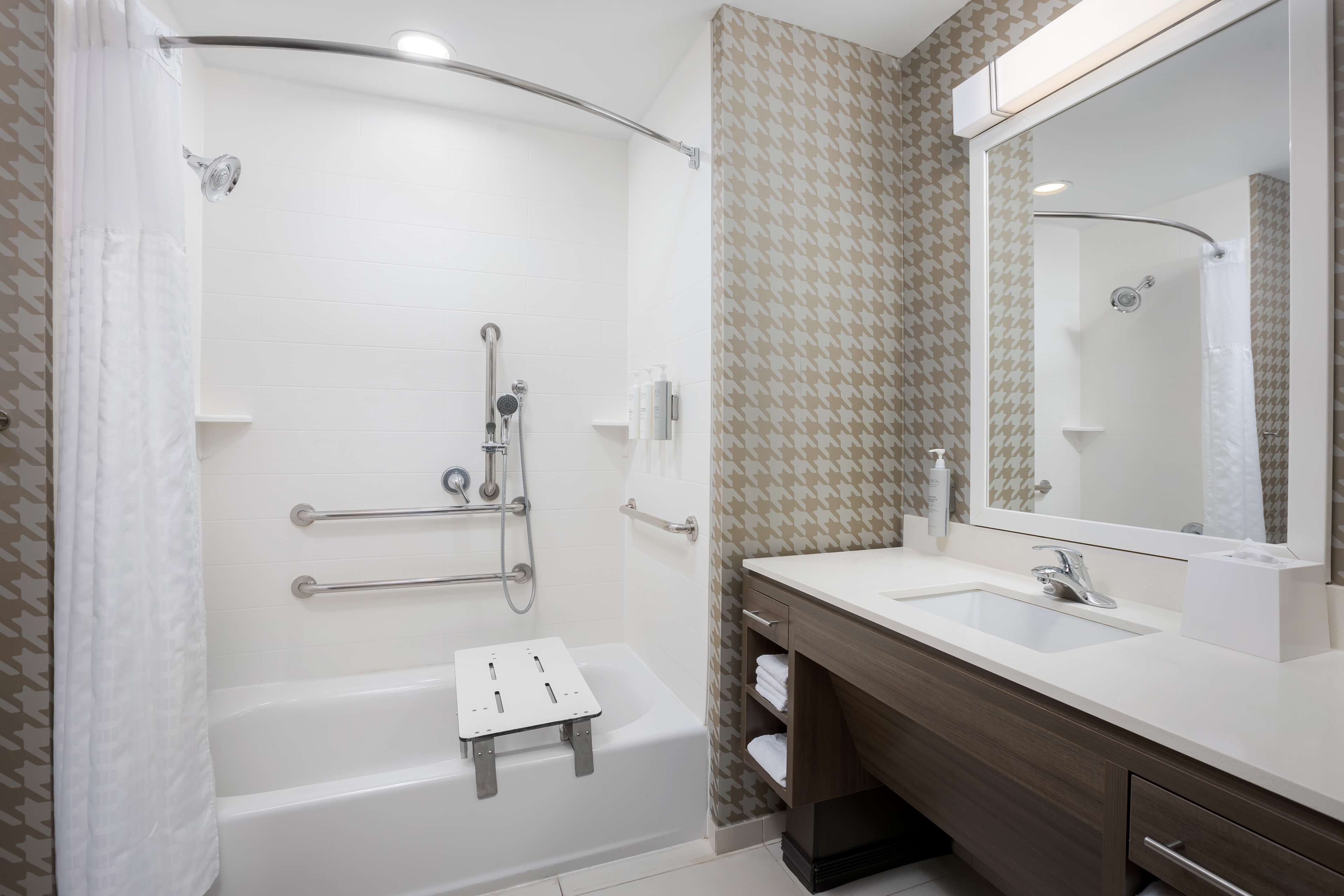 Home2 Suites By Hilton Clermont Room Type - 1KING ACC TUB STE NONSMOK