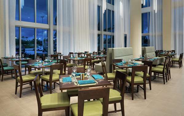 Restaurant - DoubleTree by Hilton Hotel Doral