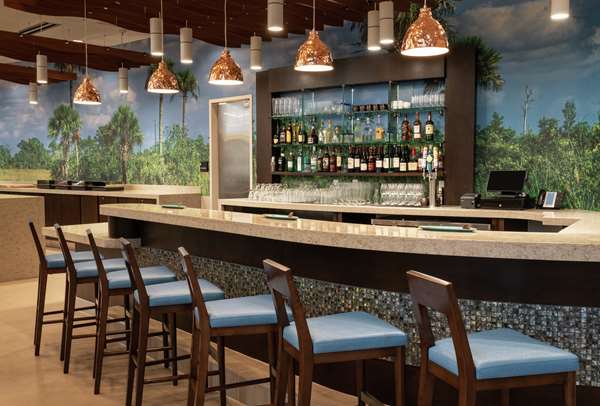 Restaurant - DoubleTree by Hilton Hotel Doral