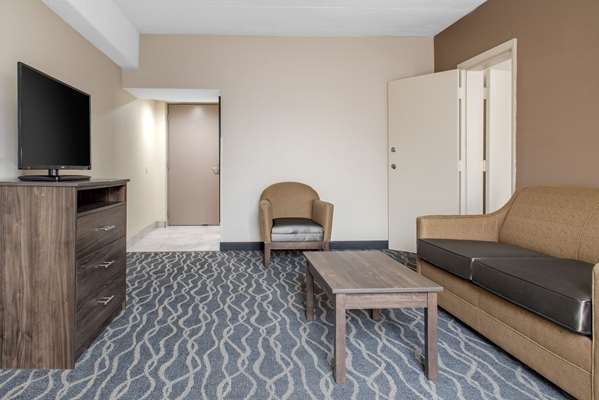 Suite - Quality Inn & Conference Center Richmond