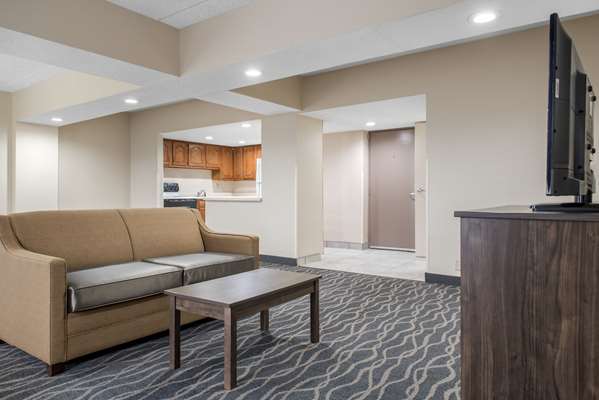 Suite - Quality Inn & Conference Center Richmond