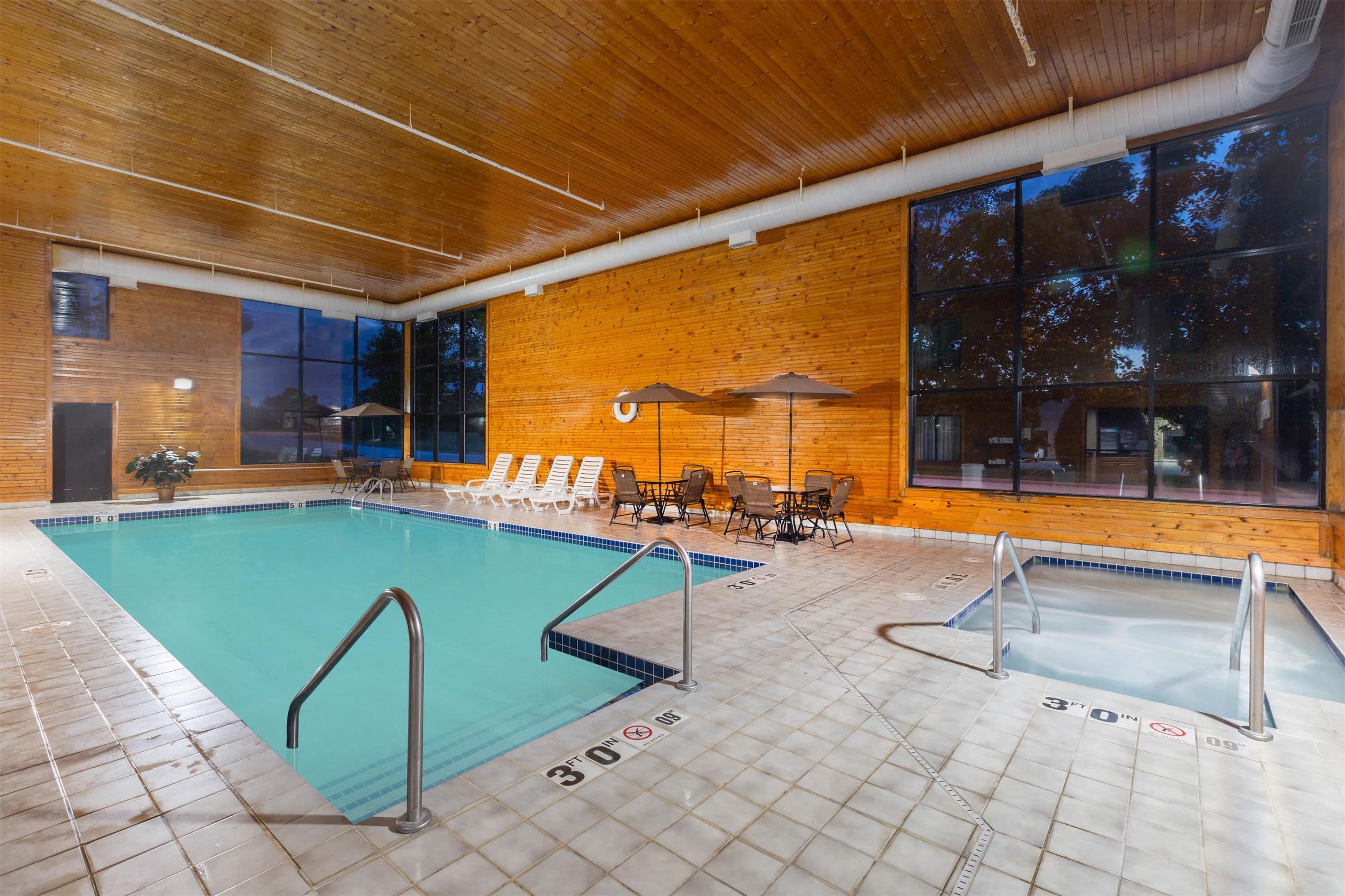 Pool | Baymont Inn & Suites by Wyndham Mukwonago