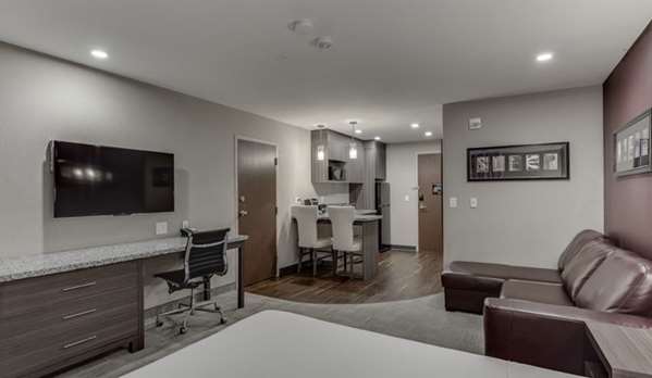 Suite - Home Inn & Suites South Saskatoon
