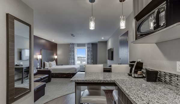 Suite - Home Inn & Suites South Saskatoon