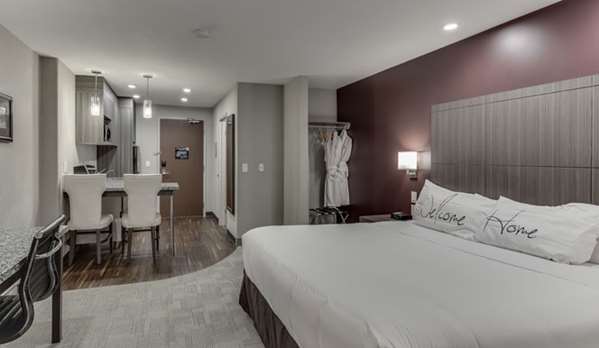Suite - Home Inn & Suites South Saskatoon