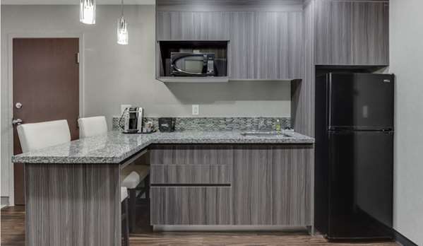 Suite - Home Inn & Suites South Saskatoon