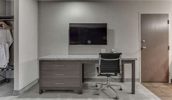 Suite - Home Inn & Suites South Saskatoon