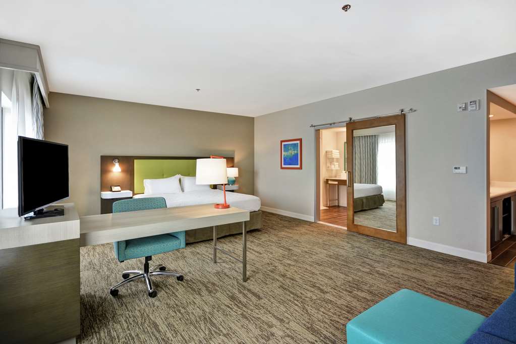 Hampton Inn & Suites Grants Pass, OR Room Type - 1 KNG ACC STDO RIS SOFABED