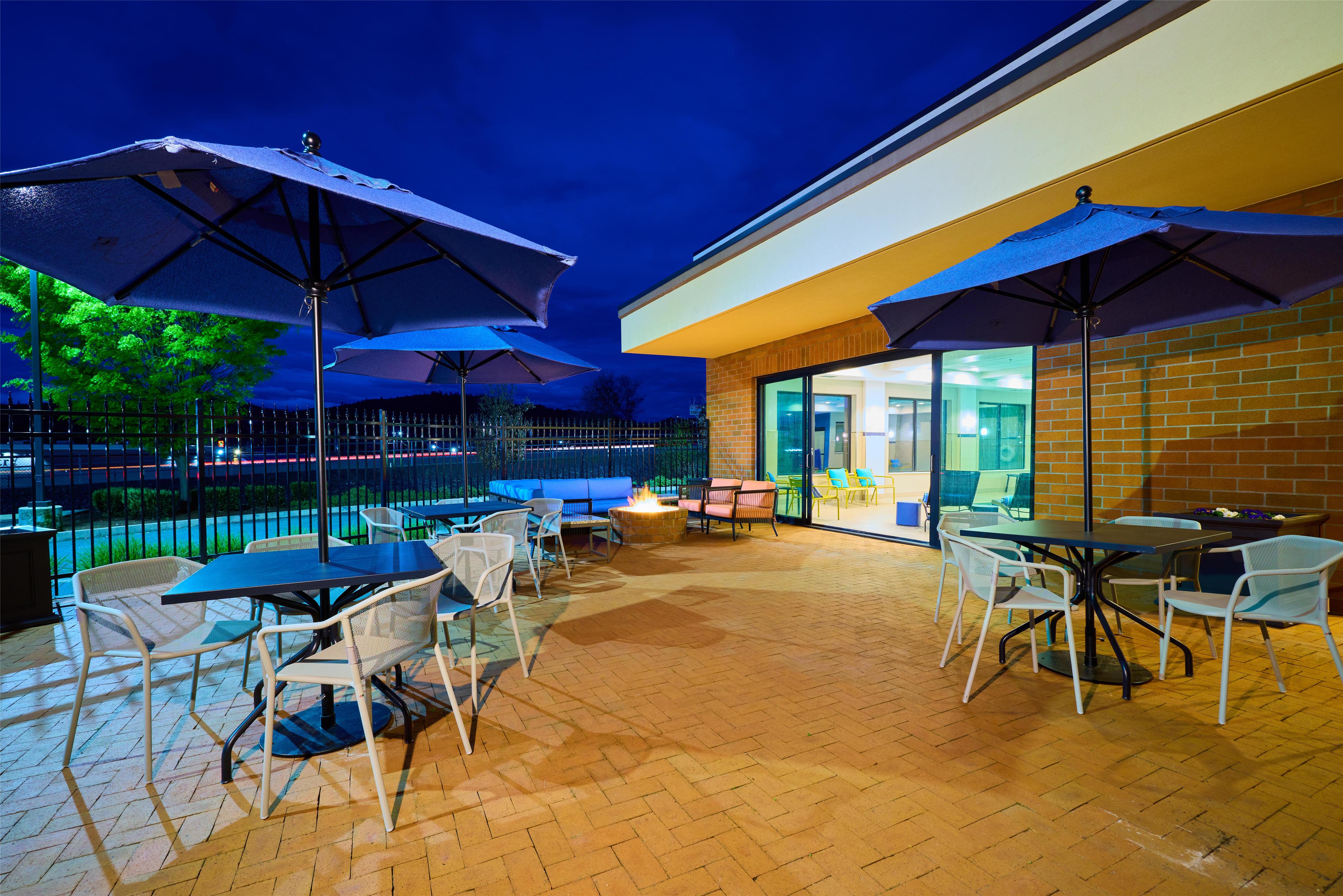 Exterior | Hampton Inn &  Suites Grants Pass