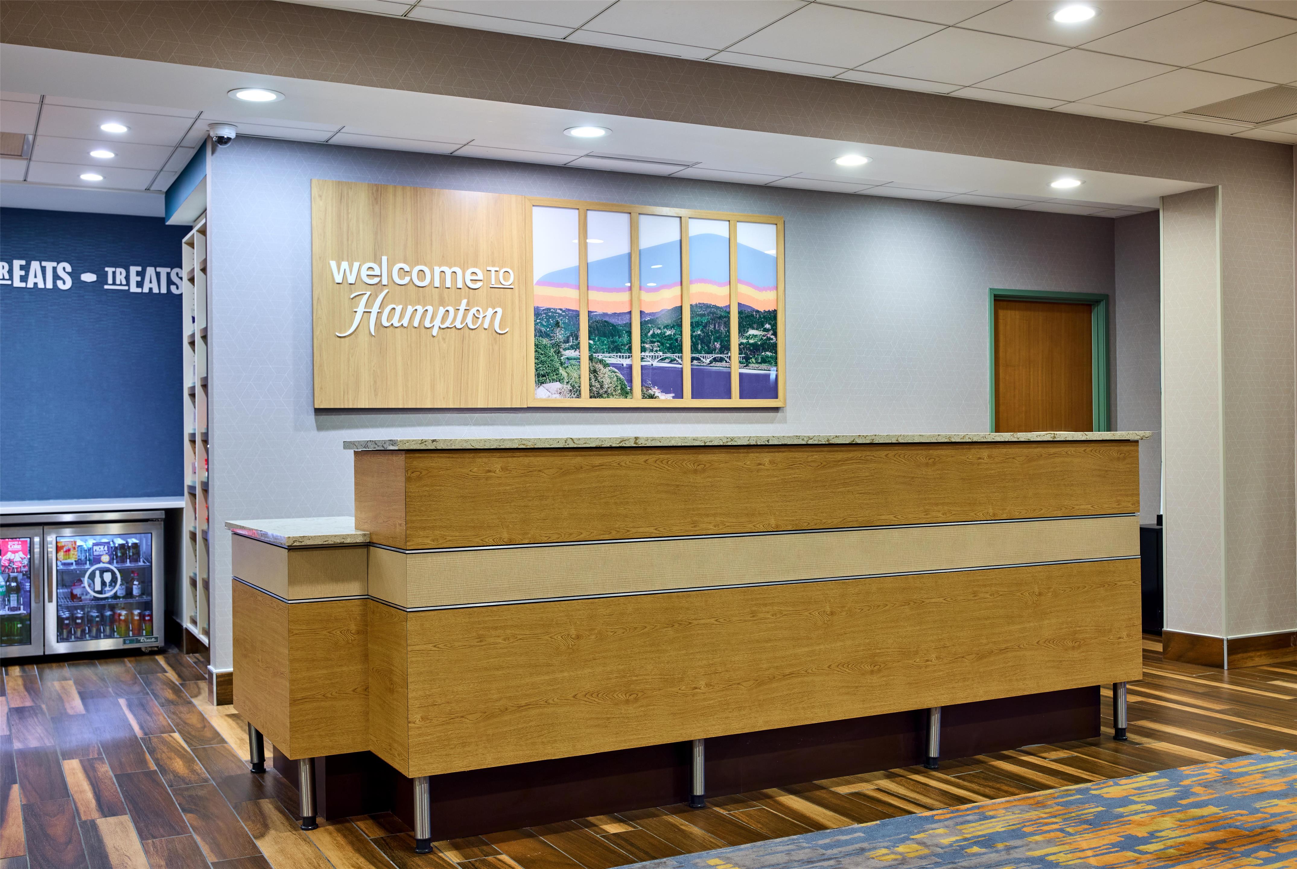 Reception | Hampton Inn &  Suites Grants Pass