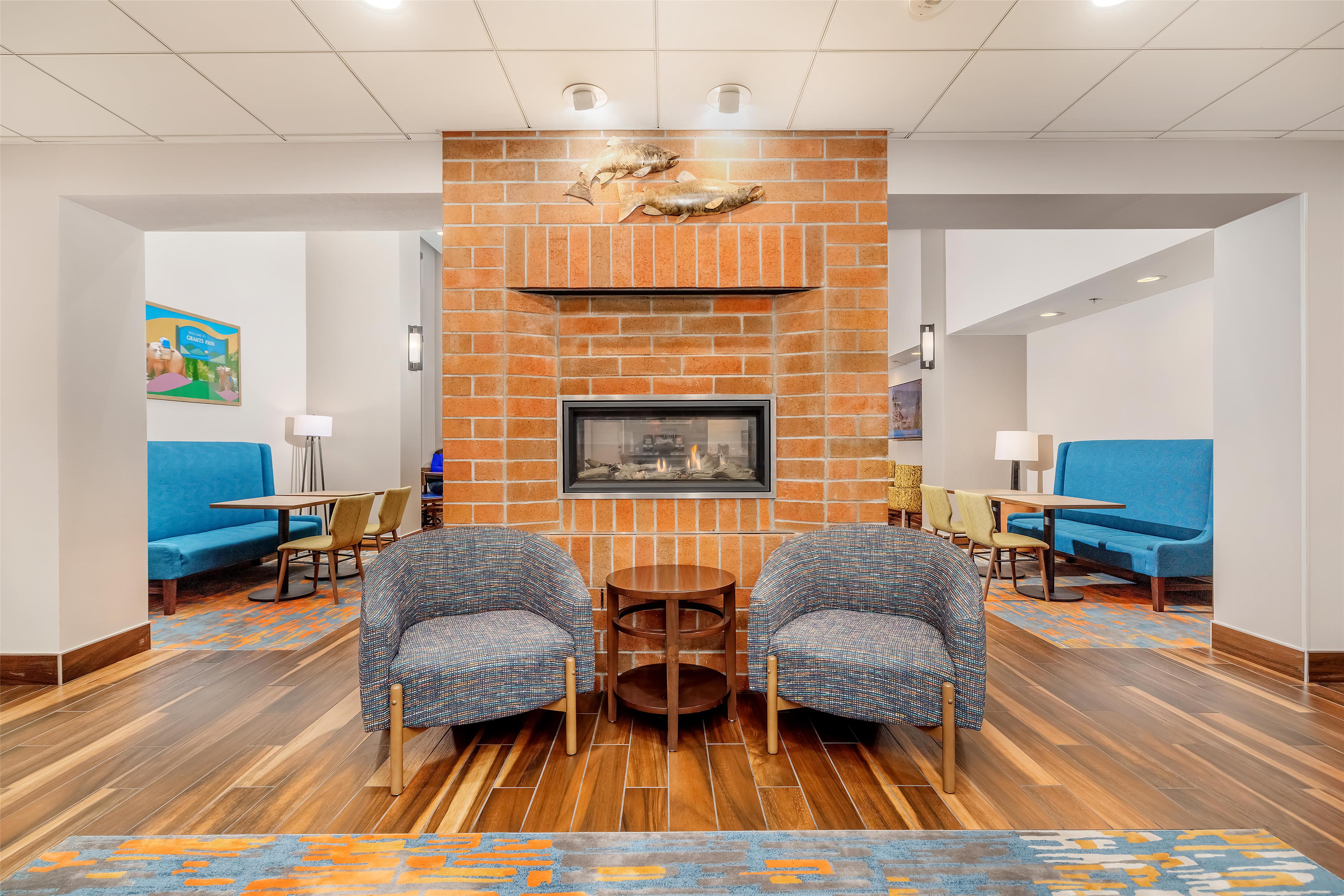 Lobby | Hampton Inn &  Suites Grants Pass