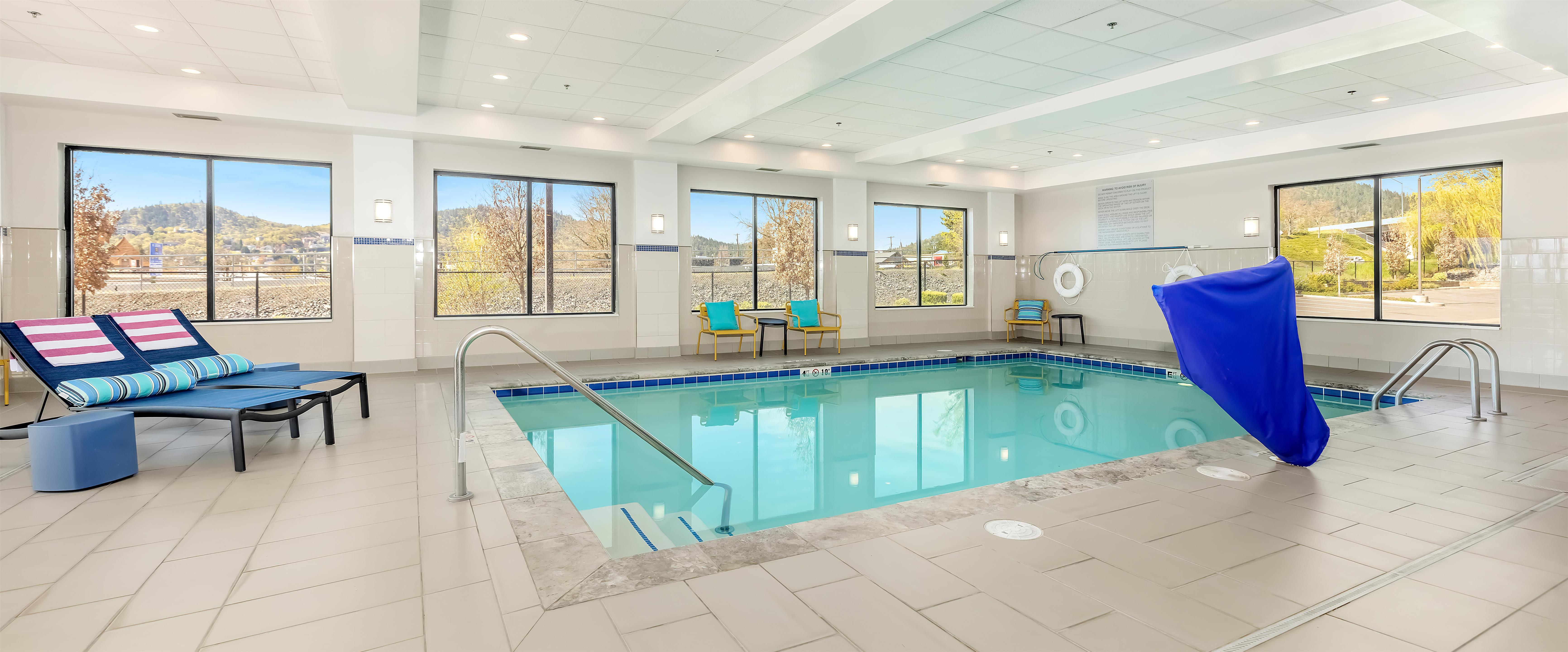 Pool | Hampton Inn &  Suites Grants Pass