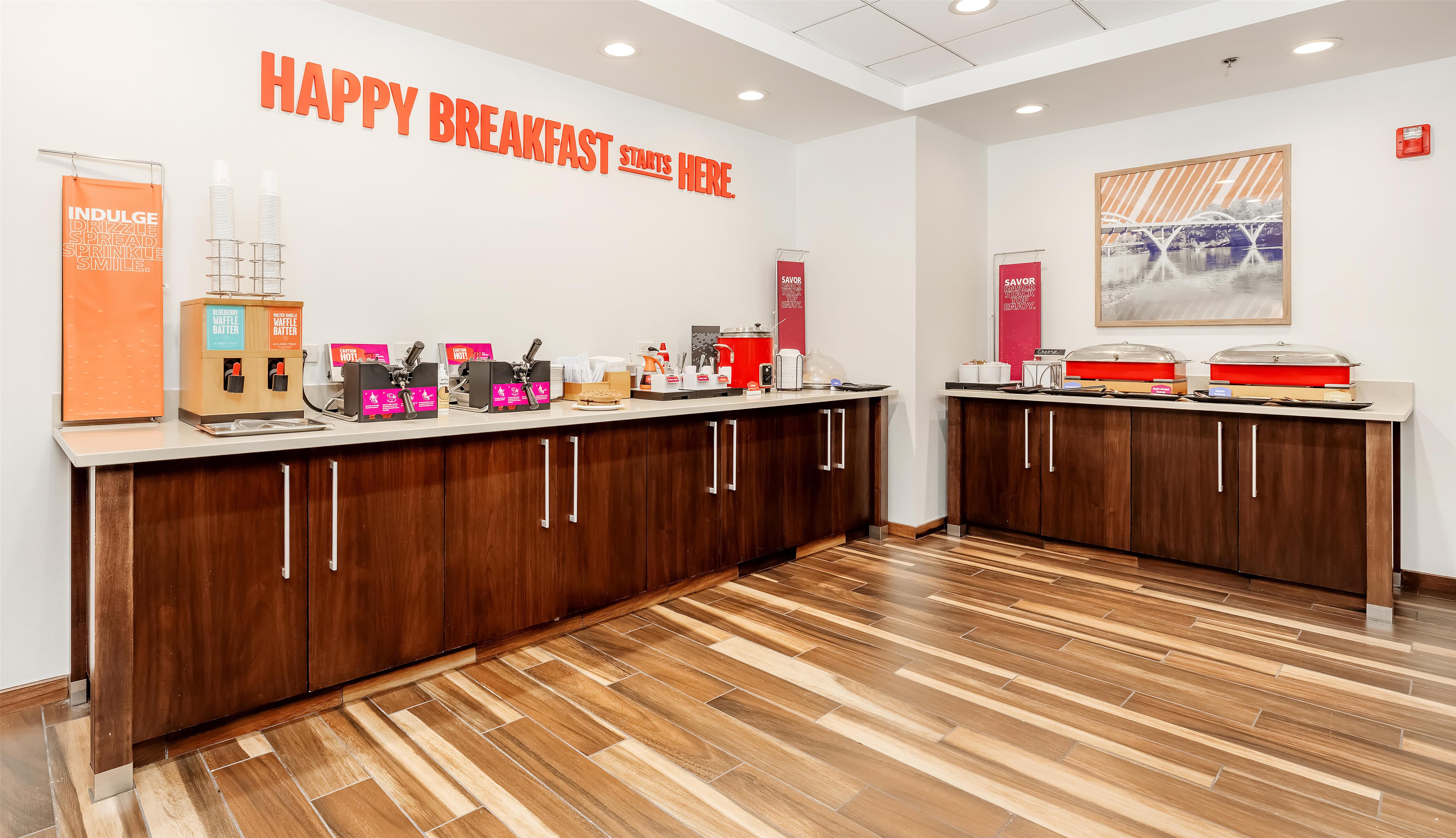 Breakfast Area | Hampton Inn &  Suites Grants Pass