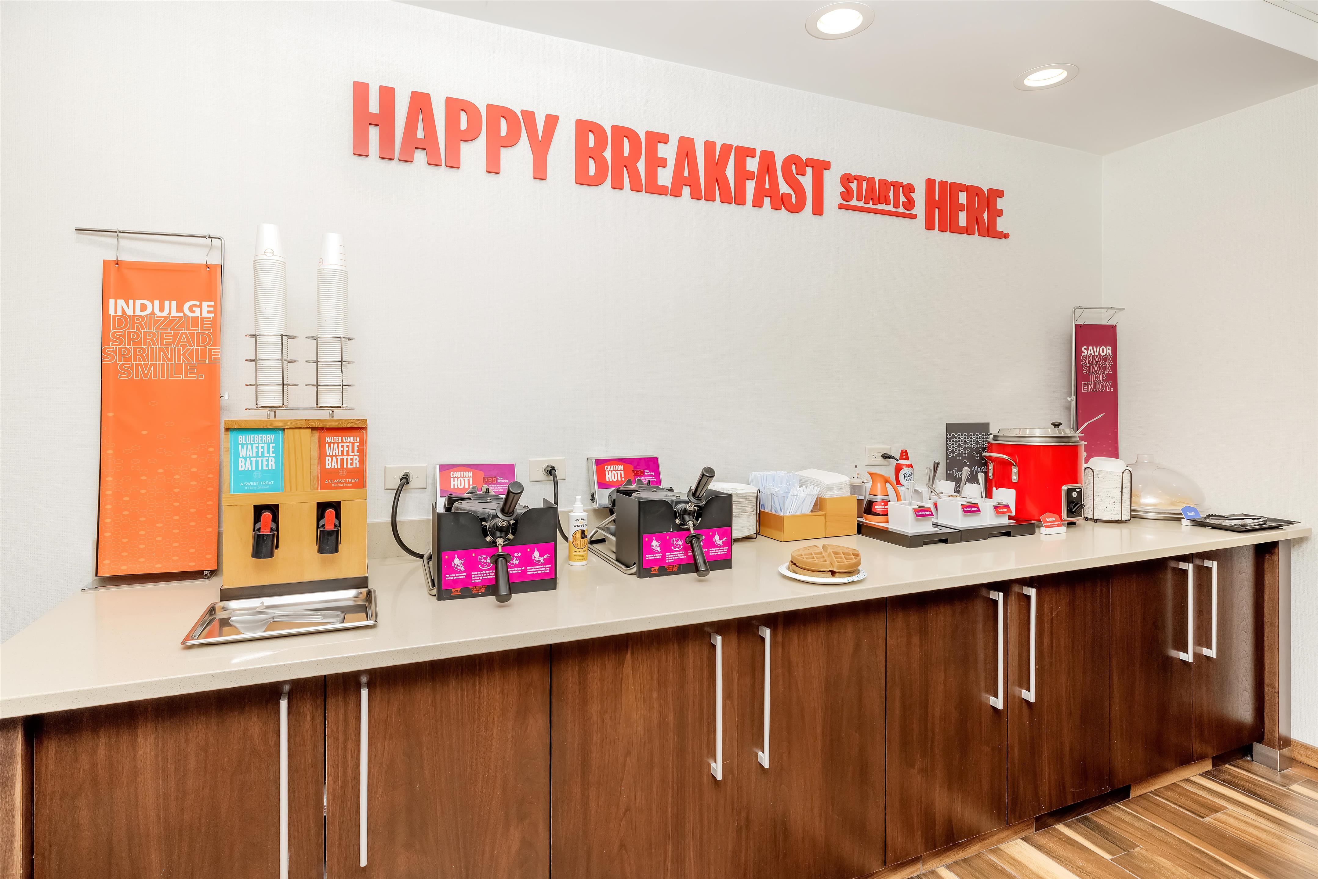 Breakfast Area | Hampton Inn &  Suites Grants Pass