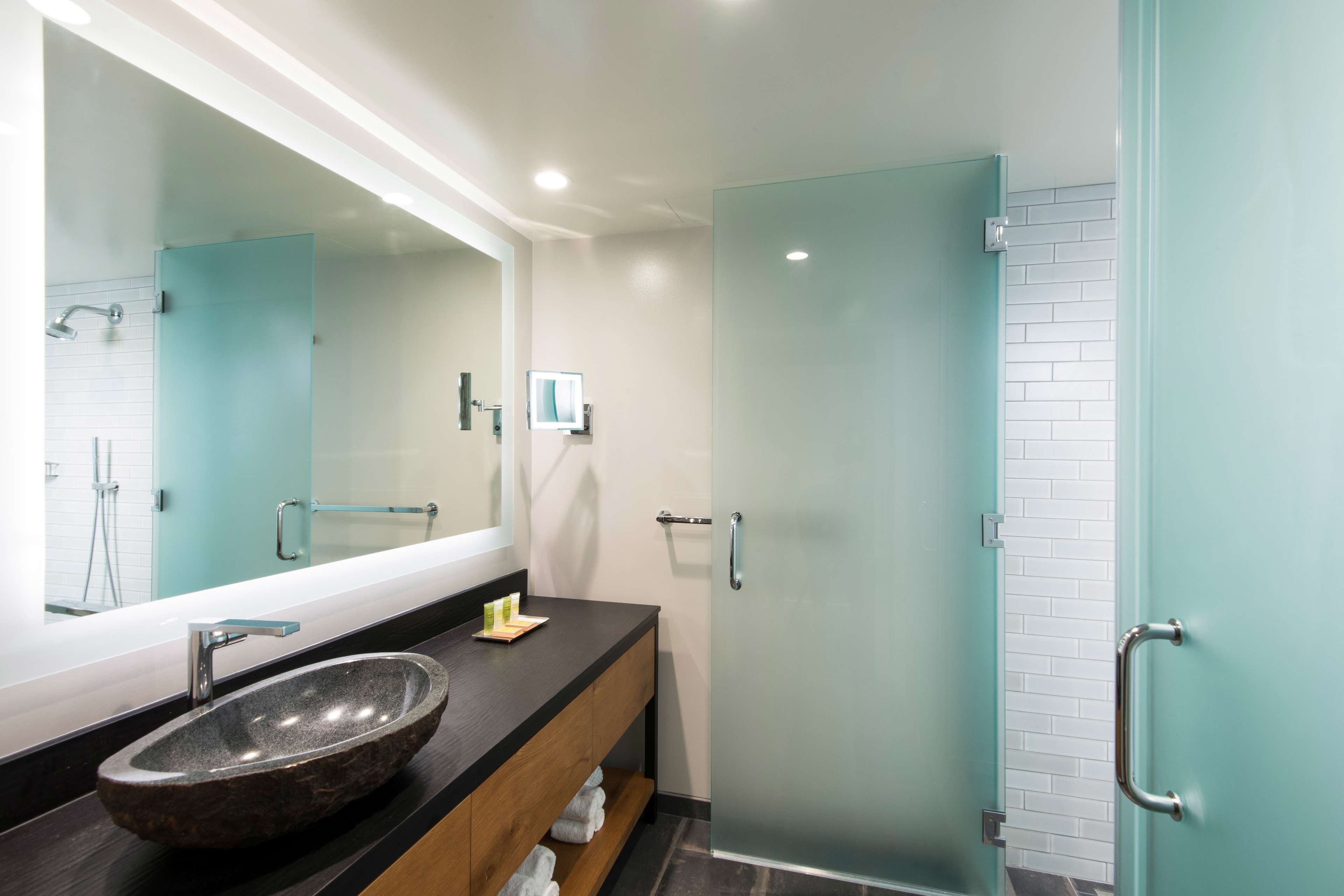 Ocean Tower by Hilton Grand Vacations Room Type - 1 BDRM RESORT VIEW 2 DBL