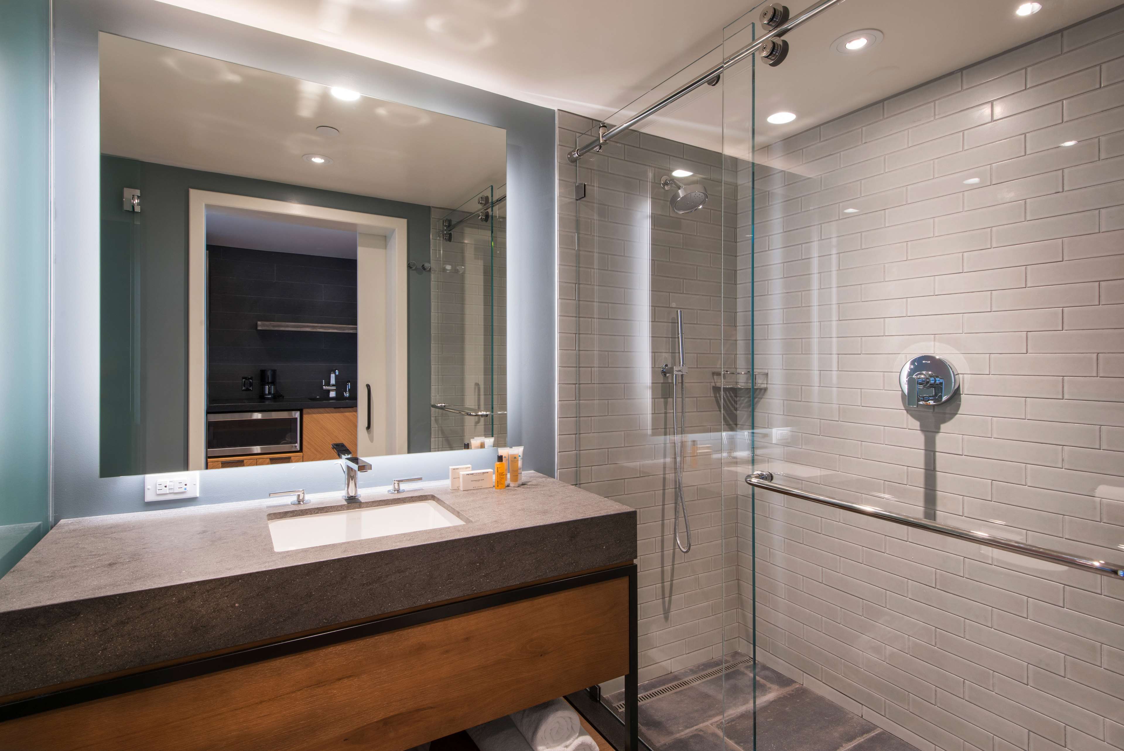 Ocean Tower by Hilton Grand Vacations Room Type - JR SUITE RESORT VIEW KING