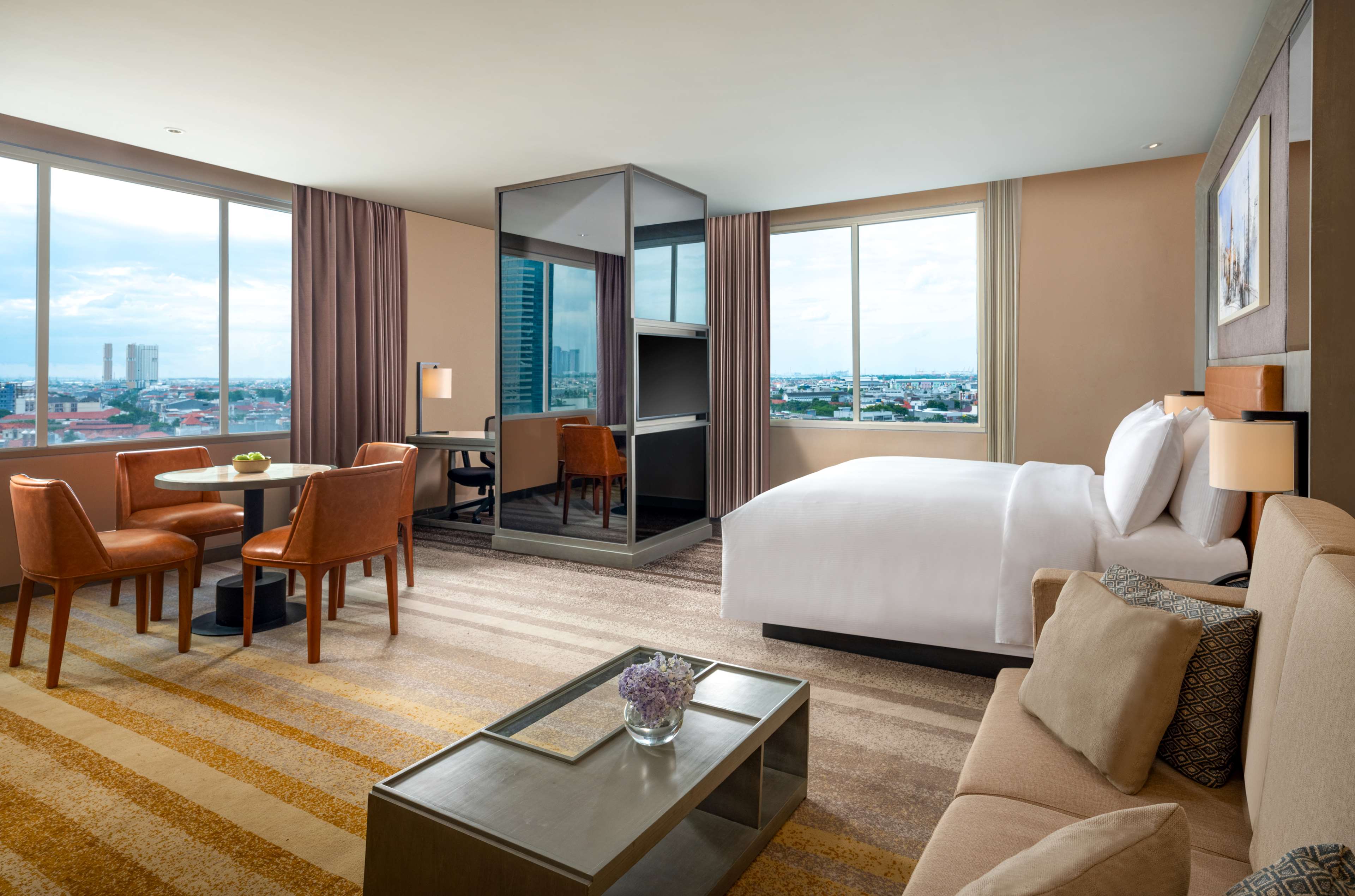 Doubletree by Hilton Surabaya Room Type - KING DELUXE ROOM