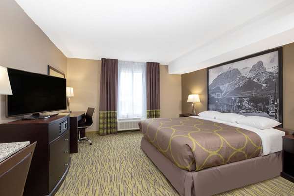 Suite - Super 8 Hotel Canmore