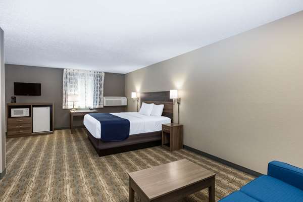 Suite - Days Inn & Suites Downtown Wisconsin Dells