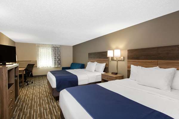 Suite - Days Inn & Suites Downtown Wisconsin Dells