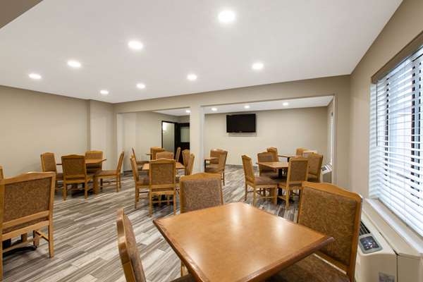  - Days Inn & Suites Downtown Wisconsin Dells