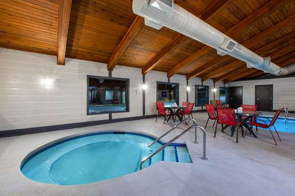 Pool - Days Inn & Suites Downtown Wisconsin Dells