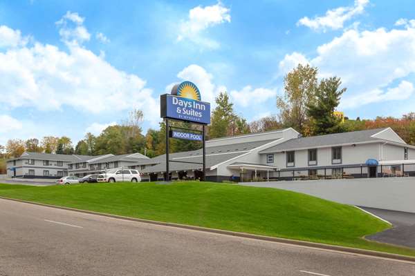 Exterior view - Days Inn & Suites Downtown Wisconsin Dells