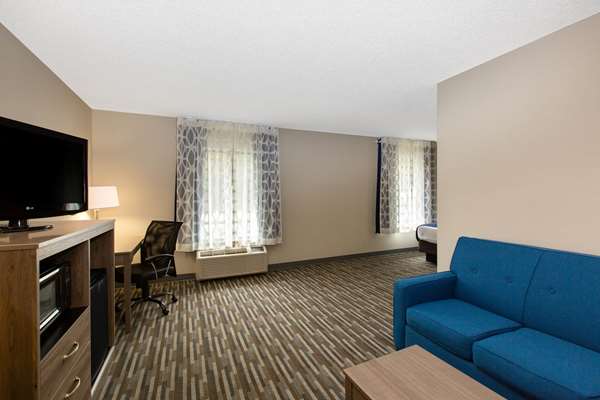 Suite - Days Inn & Suites Downtown Wisconsin Dells
