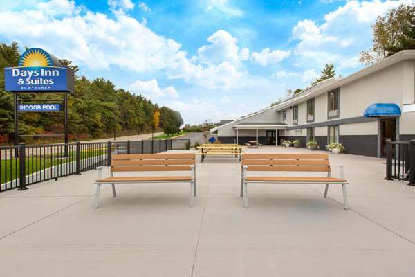 Exterior view - Days Inn & Suites Downtown Wisconsin Dells