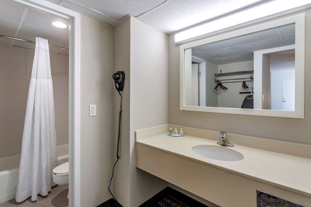 CLARION INN SHEFFIELD MUSCLE SHOALS-guestroom-Guest Room,Suite,On-Site.jpg