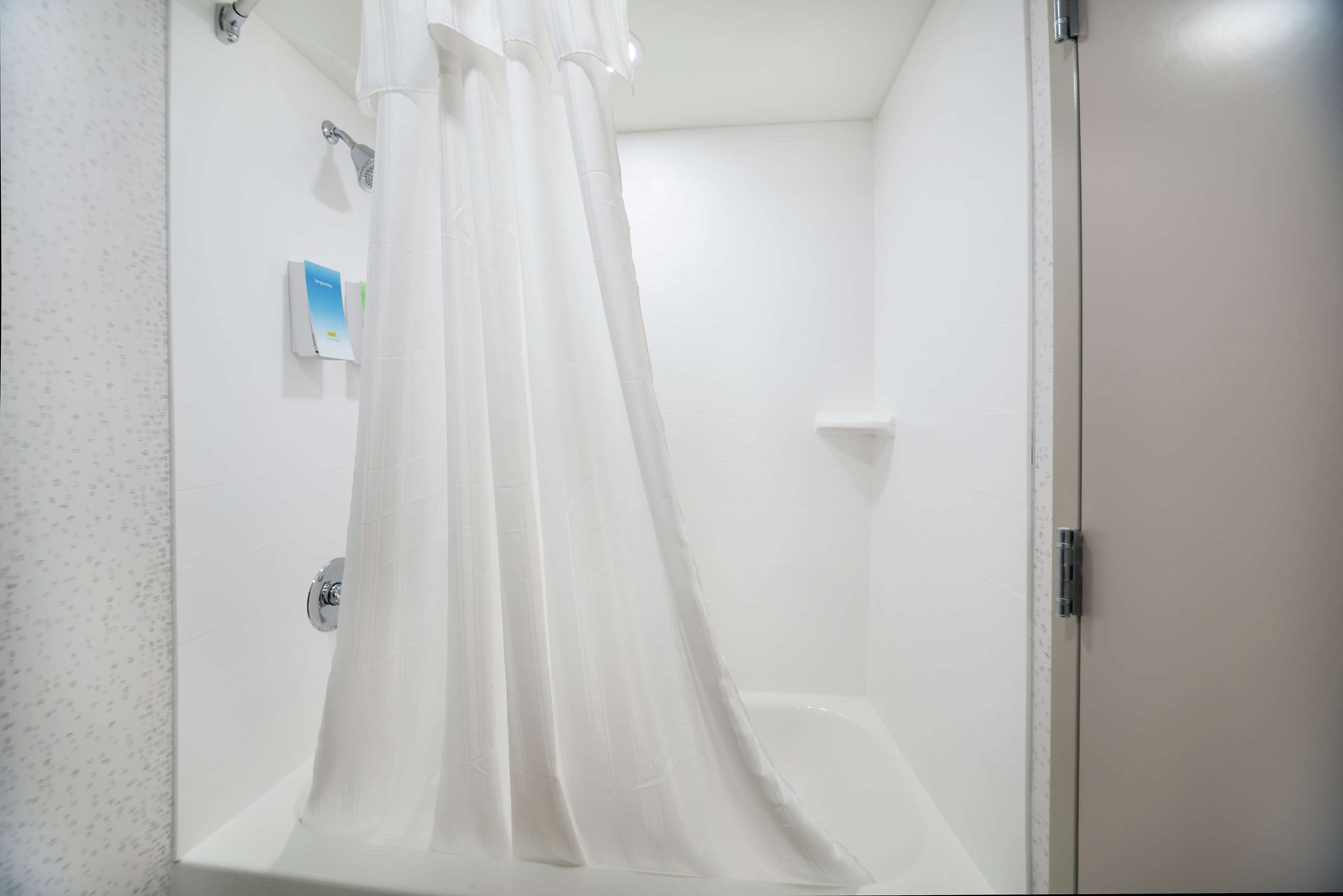 Guest room bath