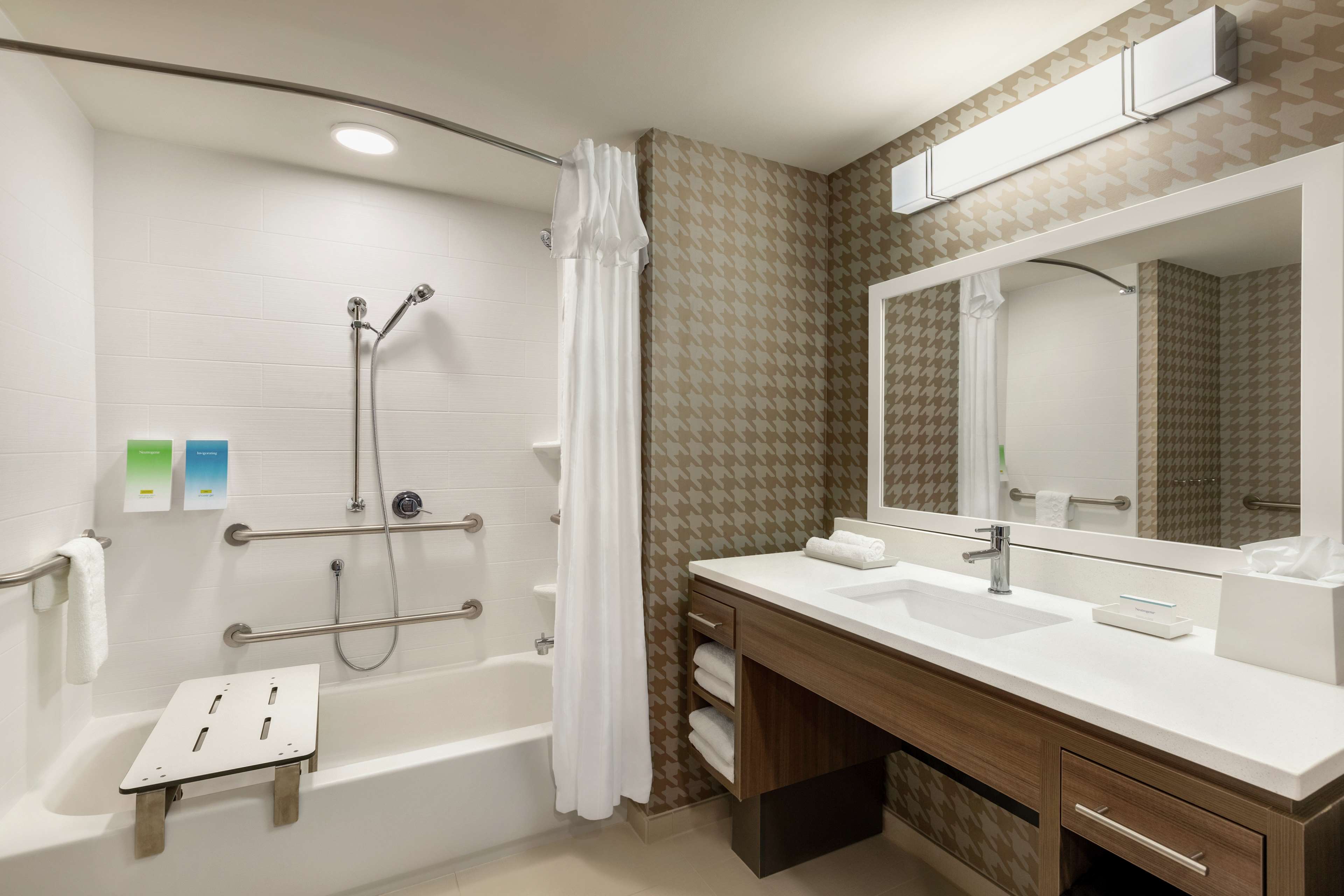 Home2 Suites by Hilton Statesboro, GA Room Type - 1KG MOB HR ACC TUB STUDIO