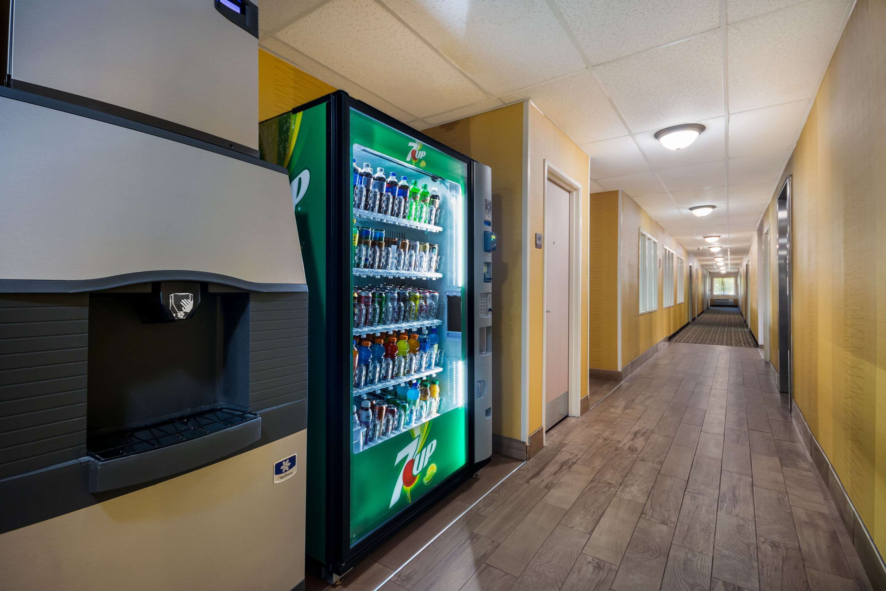 Hotel vending area | Quality Inn & Suites