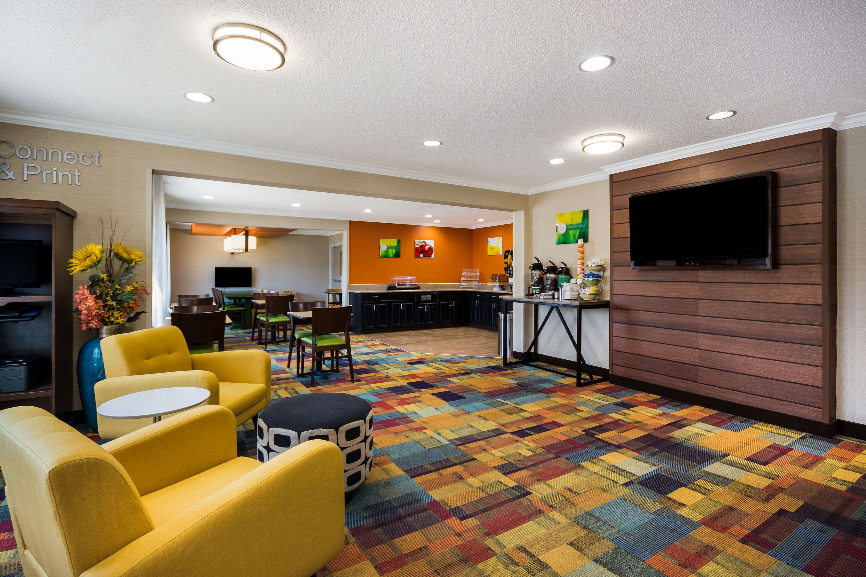 Lobby with sitting area | Quality Inn & Suites