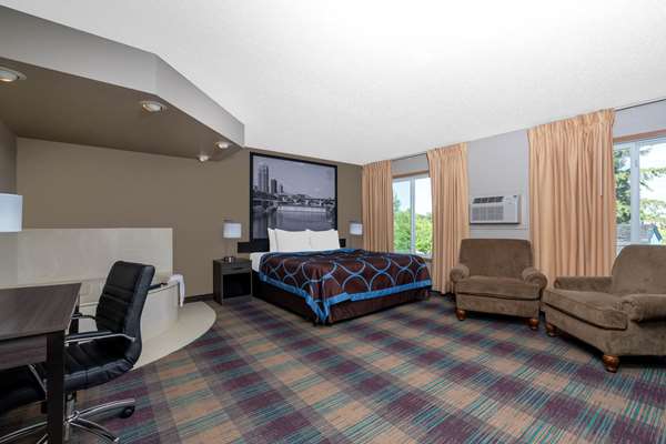 Suite - Super 8 Hotel Glenwood