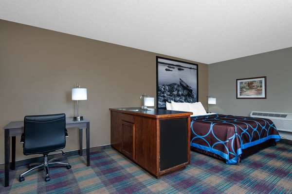 Suite - Super 8 Hotel Glenwood