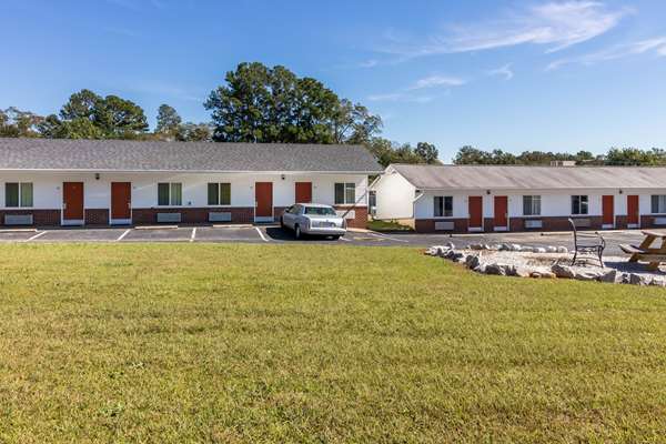 Exterior view - Rodeway Inn & Suites Walhalla